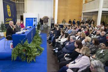 El Cabildo ratifica su compromiso de preservar la Memoria Histórica en la presentación del libro 'Héroes de chabola'/TA.